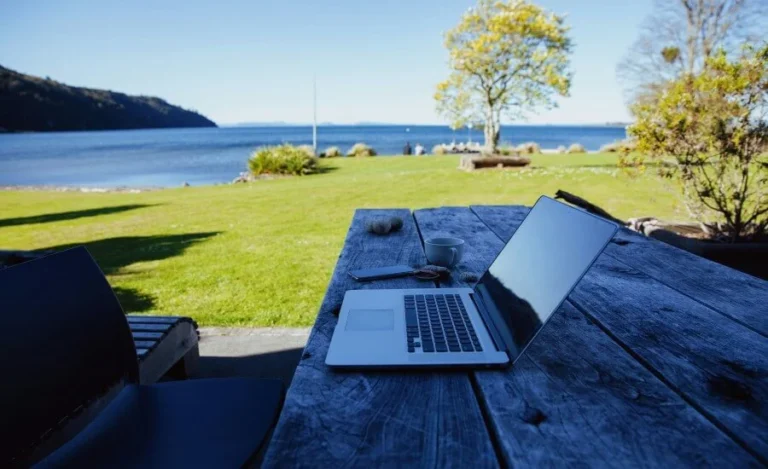 From Digital Nomad to Offline Escape